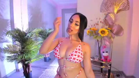 cupcake_izzy online show from June 23, 2026, 7:56 pm