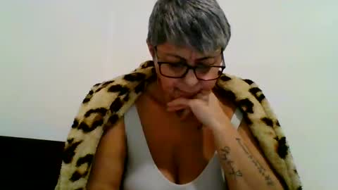 couple online show from December 1, 2024, 5:46 pm