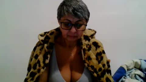 couple online show from December 3, 2024, 5:23 pm