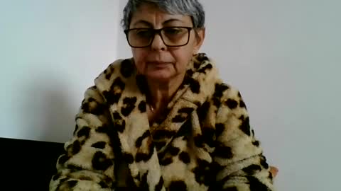 couple online show from December 4, 2024, 9:29 am