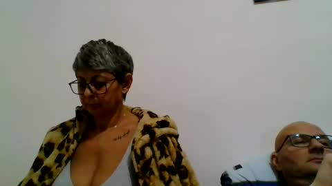 couple online show from December 4, 2024, 7:34 pm
