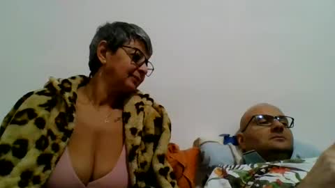 couple online show from December 5, 2024, 6:33 pm