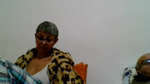 couple online show from December 12, 2024, 5:04 pm