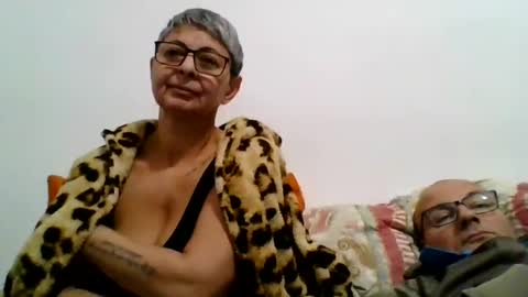 couple online show from December 15, 2024, 7:42 pm