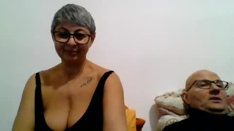 couple online show from December 19, 2024, 5:29 pm