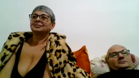 couple online show from December 19, 2024, 8:34 pm