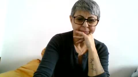 couple online show from December 31, 2024, 11:42 am