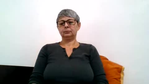 couple online show from December 31, 2024, 2:47 pm
