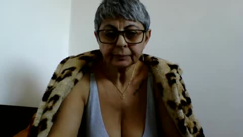 couple online show from January 2, 2025, 11:41 am