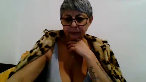 couple online show from January 3, 2025, 5:53 pm