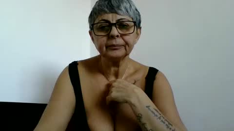 couple online show from January 7, 2025, 1:14 pm
