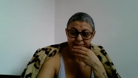 couple online show from January 31, 2025, 10:20 am
