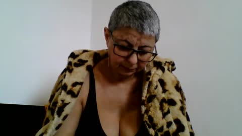 couple online show from February 10, 2025, 11:46 am
