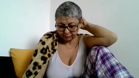 couple online show from February 20, 2025, 12:57 pm