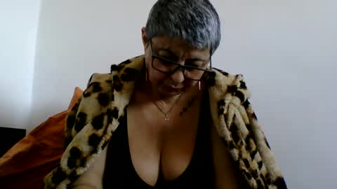 couple online show from March 5, 2025, 12:11 pm