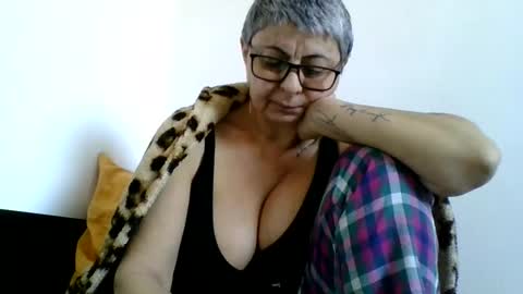couple online show from March 8, 2025, 2:51 pm
