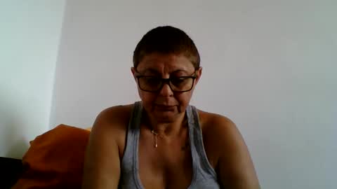 couple online show from September 18, 2025, 9:55 am