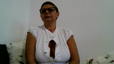 couple online show from September 29, 2025, 3:28 pm