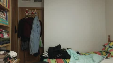 curiosillo1983 online show from April 27, 2026, 3:04 am