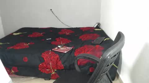 Snapshot of curious_bitch2007 chatting on October 2, 2025, 5:25 am Curious bitch2007 online show from October 2, 2025, 5:25 am