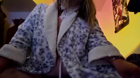 curiousmrs40 online show from September 27, 2025, 7:46 am