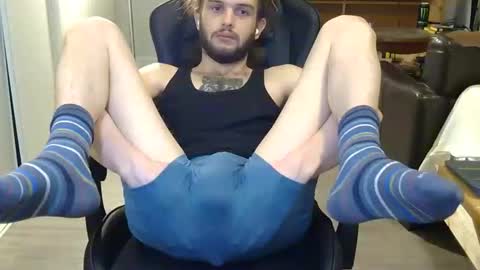 Snapshot of curiouss25 chatting on February 18, 2026, 9:05 am curiouss25 online show from February 18, 2026, 9:05 am