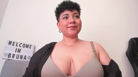 Bruna  online show from February 6, 2025, 7:18 pm