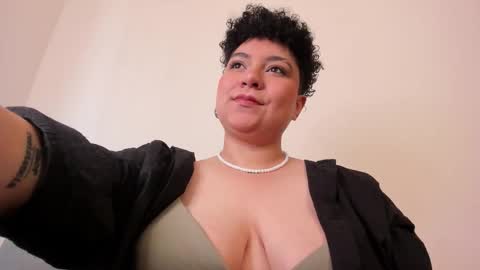 Bruna  online show from February 10, 2025, 3:21 pm