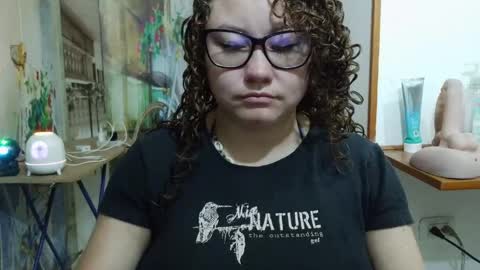 Vannesa online show from May 5, 2026, 2:08 am