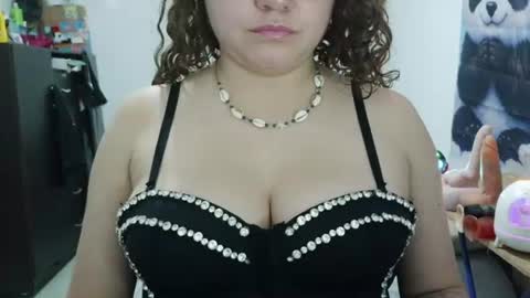 Vannesa online show from June 26, 2026, 1:43 am