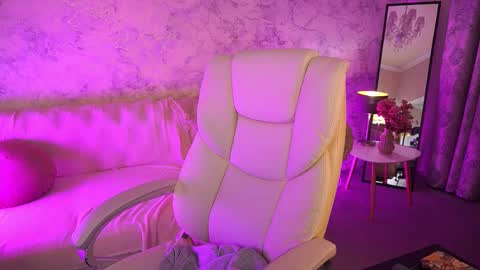 Snapshot of curlycandyxx chatting on October 9, 2025, 2:37 pm curlycandyxx online show from October 9, 2025, 2:37 pm