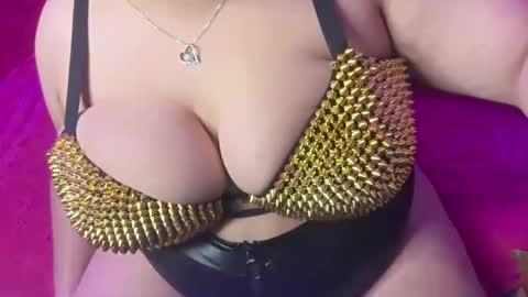 Snapshot of curlykaii55 chatting on January 13, 2025, 1:02 am Kay online show from January 13, 2025, 1:02 am