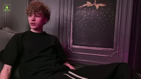 Snapshot of curlytwinkboy chatting on April 24, 2026, 4:37 am KEVIN online show from April 24, 2026, 4:37 am