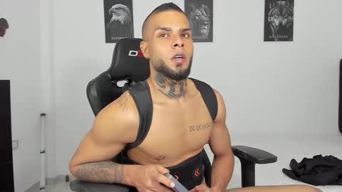 curtis_blake online show from December 20, 2025, 6:53 am