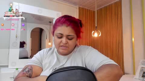 Snapshot of curvy_beauty_ chatting on December 15, 2024, 11:23 am  Hanna  online show from December 15, 2024, 11:23 am