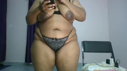 Snapshot of curvy_essie chatting on February 10, 2025, 9:36 pm Essie online show from February 10, 2025, 9:36 pm