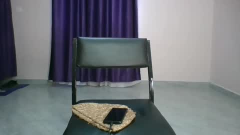 Snapshot of curvy_essie chatting on February 24, 2025, 1:53 pm Essie online show from February 24, 2025, 1:53 pm