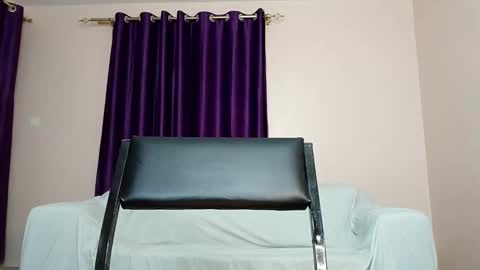 Snapshot of curvy_essie chatting on September 9, 2025, 5:56 pm Essie online show from September 9, 2025, 5:56 pm