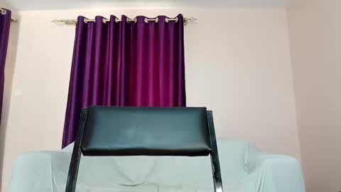 Snapshot of curvy_essie chatting on September 10, 2025, 9:42 am Essie online show from September 10, 2025, 9:42 am