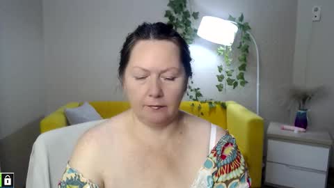 curvy_girlz online show from November 4, 2025, 5:23 pm