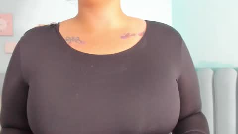 Snapshot of curvy_rousi chatting on October 19, 2025, 11:33 am Rosie online show from October 19, 2025, 11:33 am