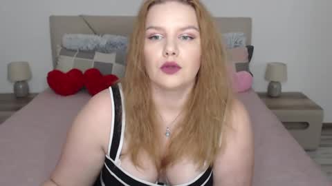 curvyanna13 online show from February 17, 2025, 3:42 pm