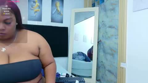 Snapshot of curvyhomebebe chatting on August 4, 2026, 7:27 pm curvyhomebebe online show from August 4, 2026, 7:27 pm
