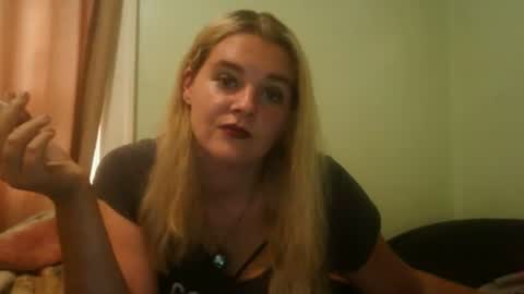Snapshot of curvymom2025 chatting on October 18, 2025, 8:42 pm curvymom2025 online show from October 18, 2025, 8:42 pm
