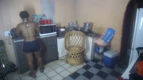 Snapshot of curvypear76x chatting on September 19, 2025, 7:10 am curvypear76x online show from September 19, 2025, 7:10 am