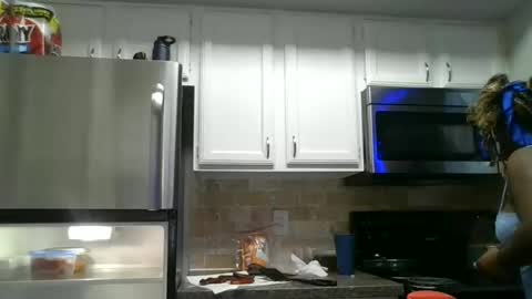 Snapshot of curvyychocolate chatting on January 19, 2025, 10:17 pm curvyychocolate online show from January 19, 2025, 10:17 pm