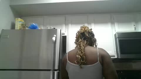 Snapshot of curvyychocolate chatting on January 28, 2025, 12:22 pm curvyychocolate online show from January 28, 2025, 12:22 pm