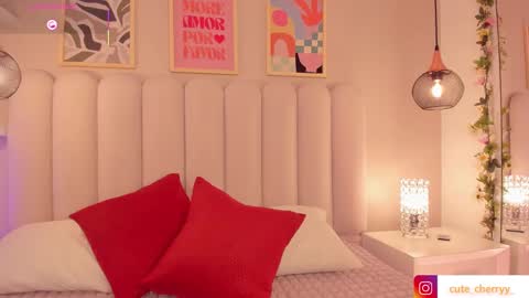 Snapshot of cute__cherry_ chatting on September 25, 2025, 8:34 pm Amber online show from September 25, 2025, 8:34 pm