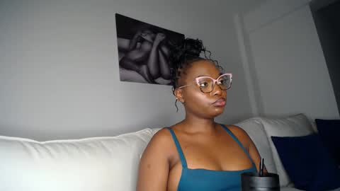 Snapshot of cute_ass18 chatting on March 4, 2025, 8:38 pm Liya online show from March 4, 2025, 8:38 pm