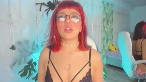 Snapshot of cute_hollywood chatting on October 13, 2025, 8:42 pm Sofa  online show from October 13, 2025, 8:42 pm